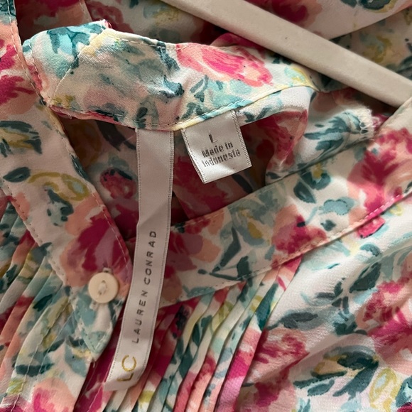 LC Lauren Conrad Sheer Floral Blouse 💕 Good used condition! - Picture 3 of 6